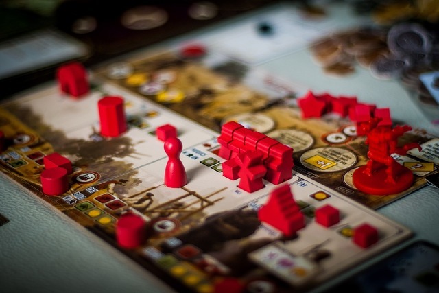 Juego de Mesa con piezas para el desarrollo de habilidades cognitivas.