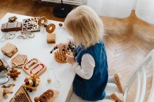 Los juguetes sensoriales para niños ofrecen la posibilidad de desarrollar sus habilidades motoras, cognitivas y sociales. 