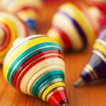 Conoce la tradición cultural del trompo juguete tradicional.